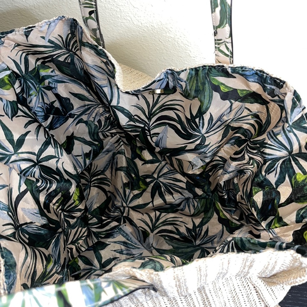 VS Large Beach Tote - Picture 5 of 7